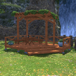 Holzveranda mit Efeu-Vordach
